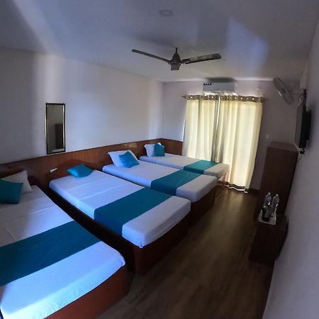 Hotel Dolly Pokhara Esterno foto