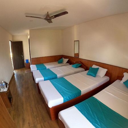 Hotel Dolly Pokhara Esterno foto