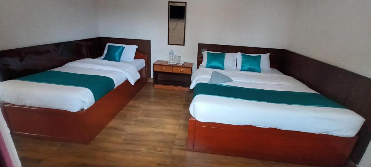 Hotel Dolly Pokhara Esterno foto