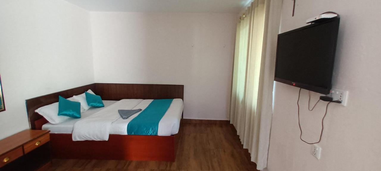 Hotel Dolly Pokhara Esterno foto