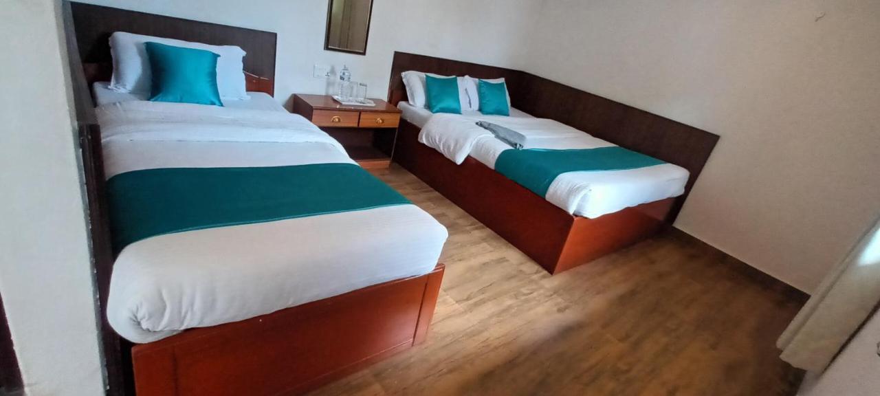 Hotel Dolly Pokhara Esterno foto