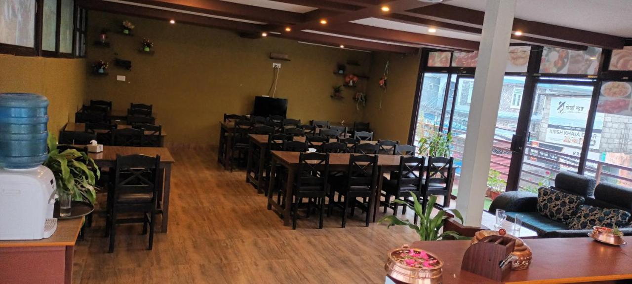 Hotel Dolly Pokhara Esterno foto