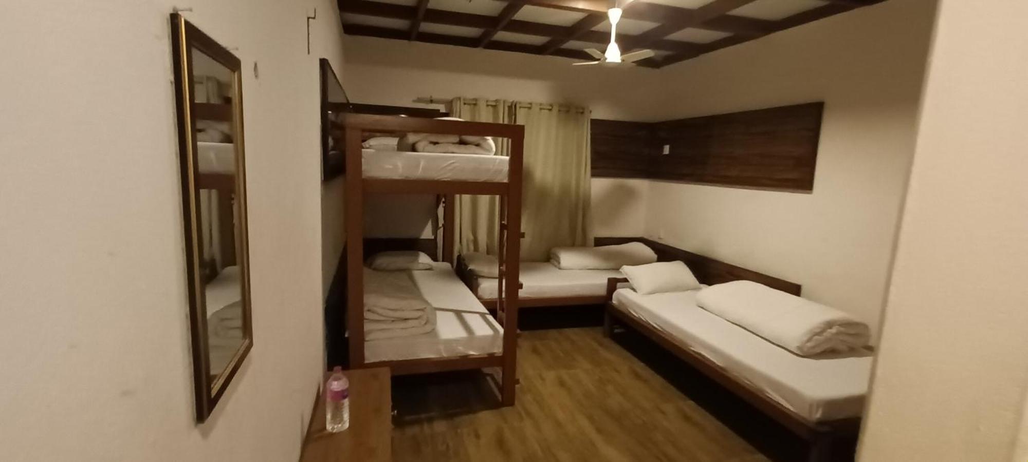 Hotel Dolly Pokhara Esterno foto