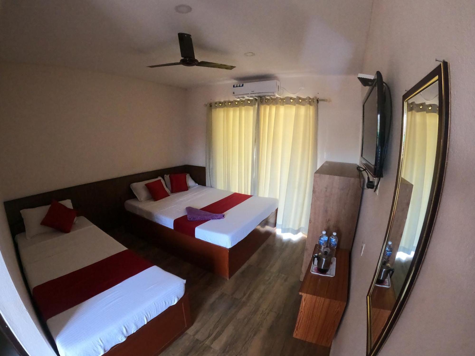 Hotel Dolly Pokhara Esterno foto