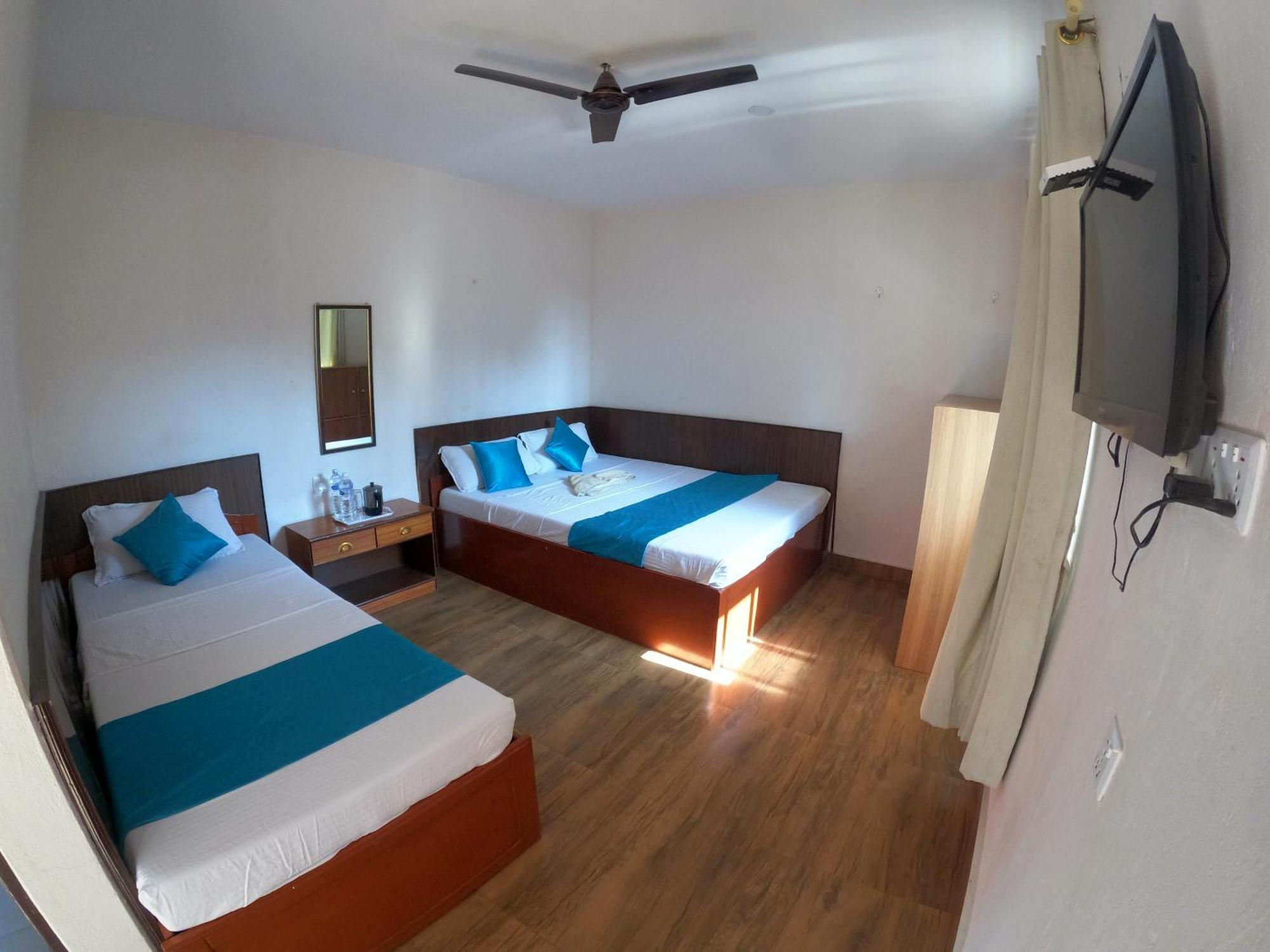 Hotel Dolly Pokhara Esterno foto