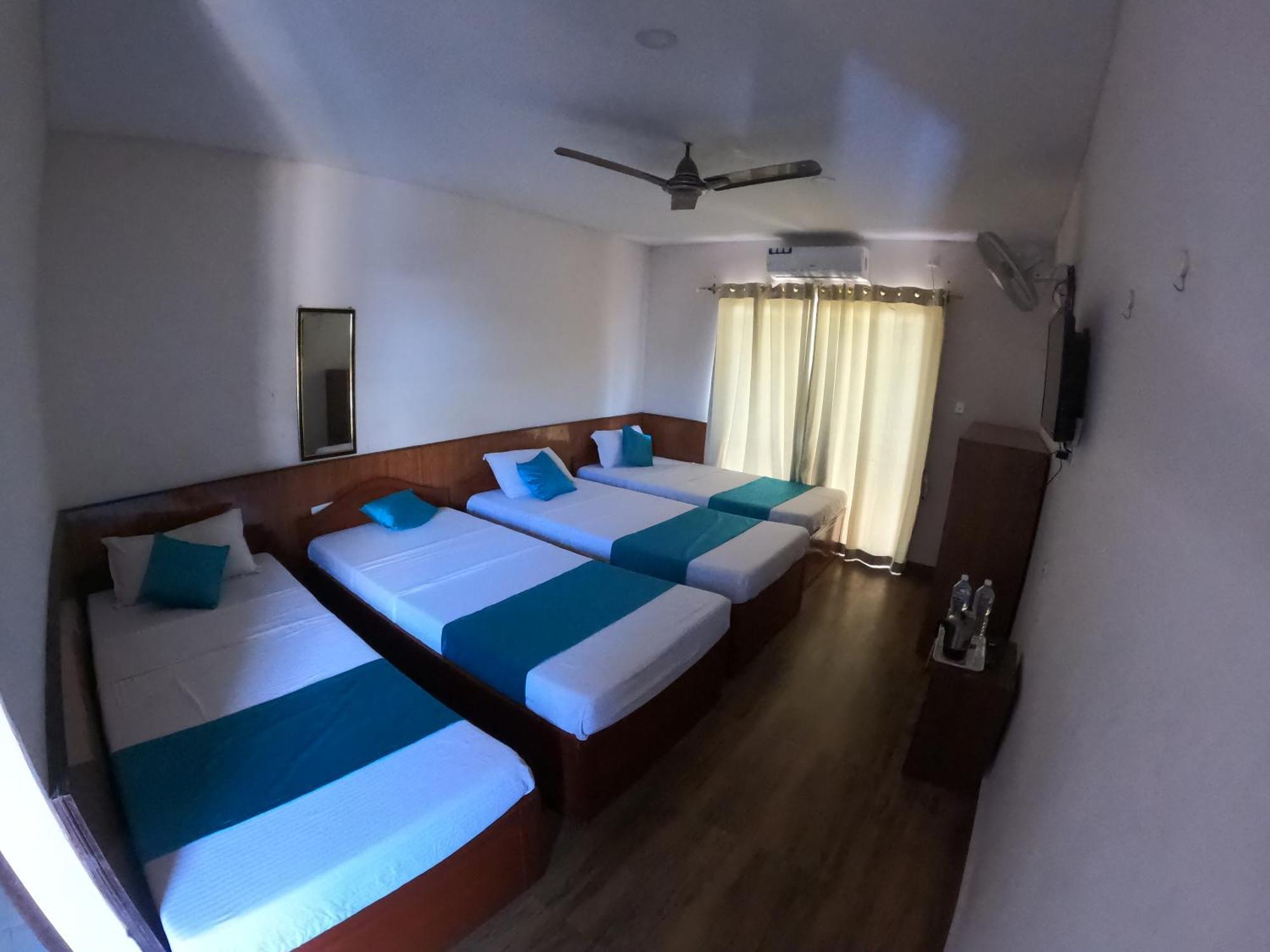 Hotel Dolly Pokhara Esterno foto