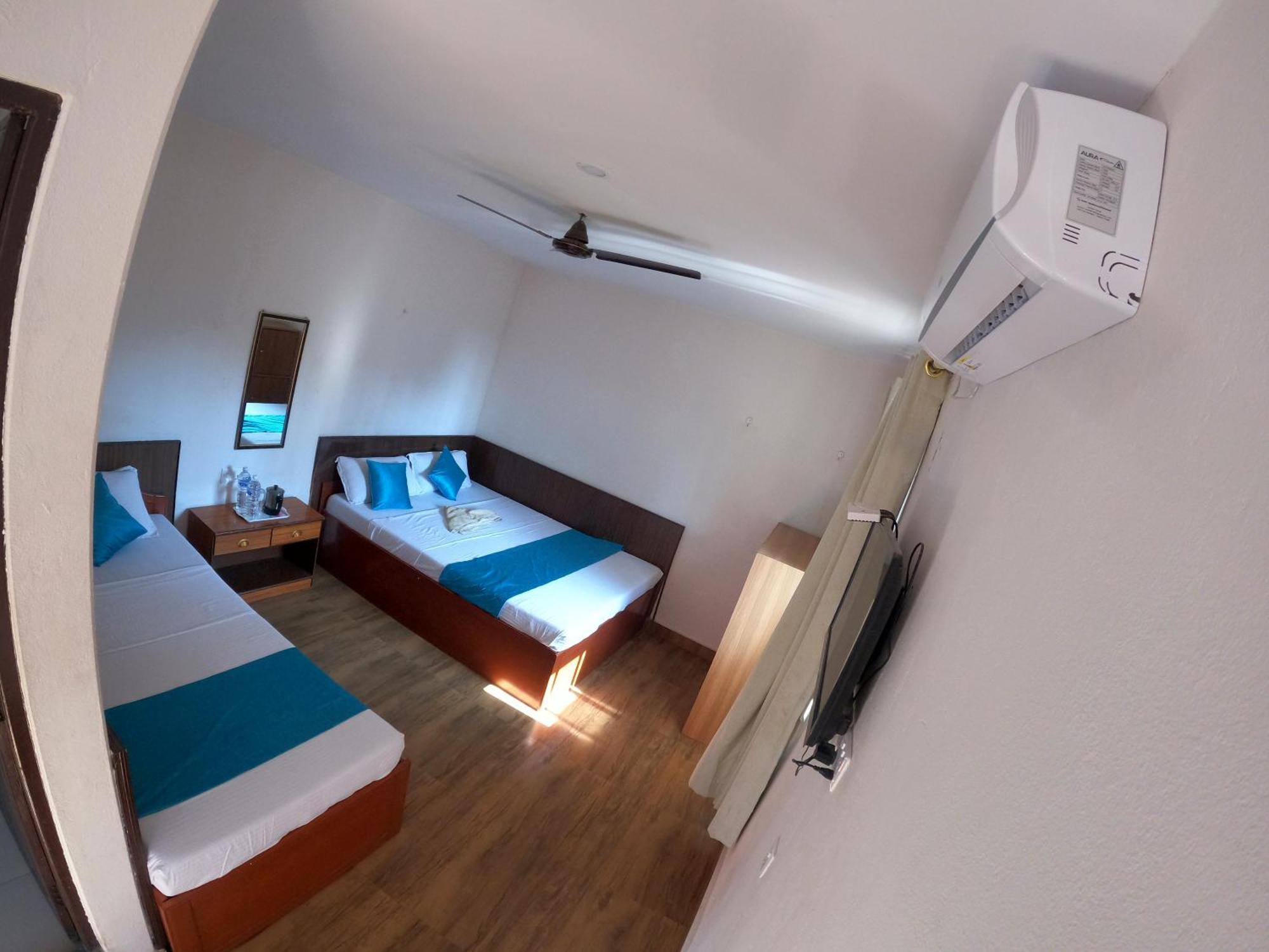 Hotel Dolly Pokhara Esterno foto