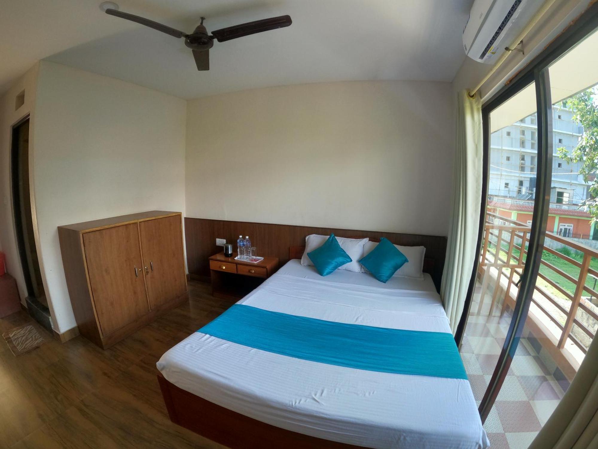 Hotel Dolly Pokhara Esterno foto