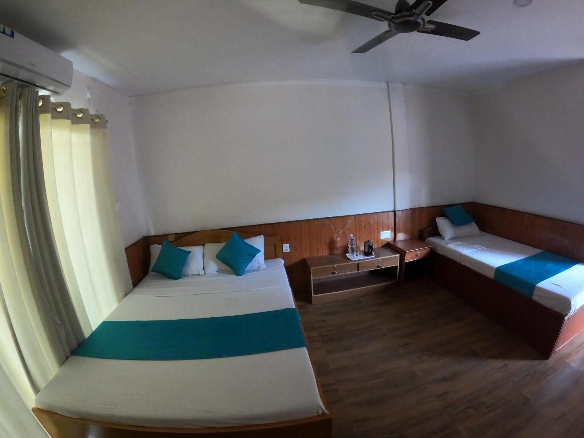 Hotel Dolly Pokhara Esterno foto
