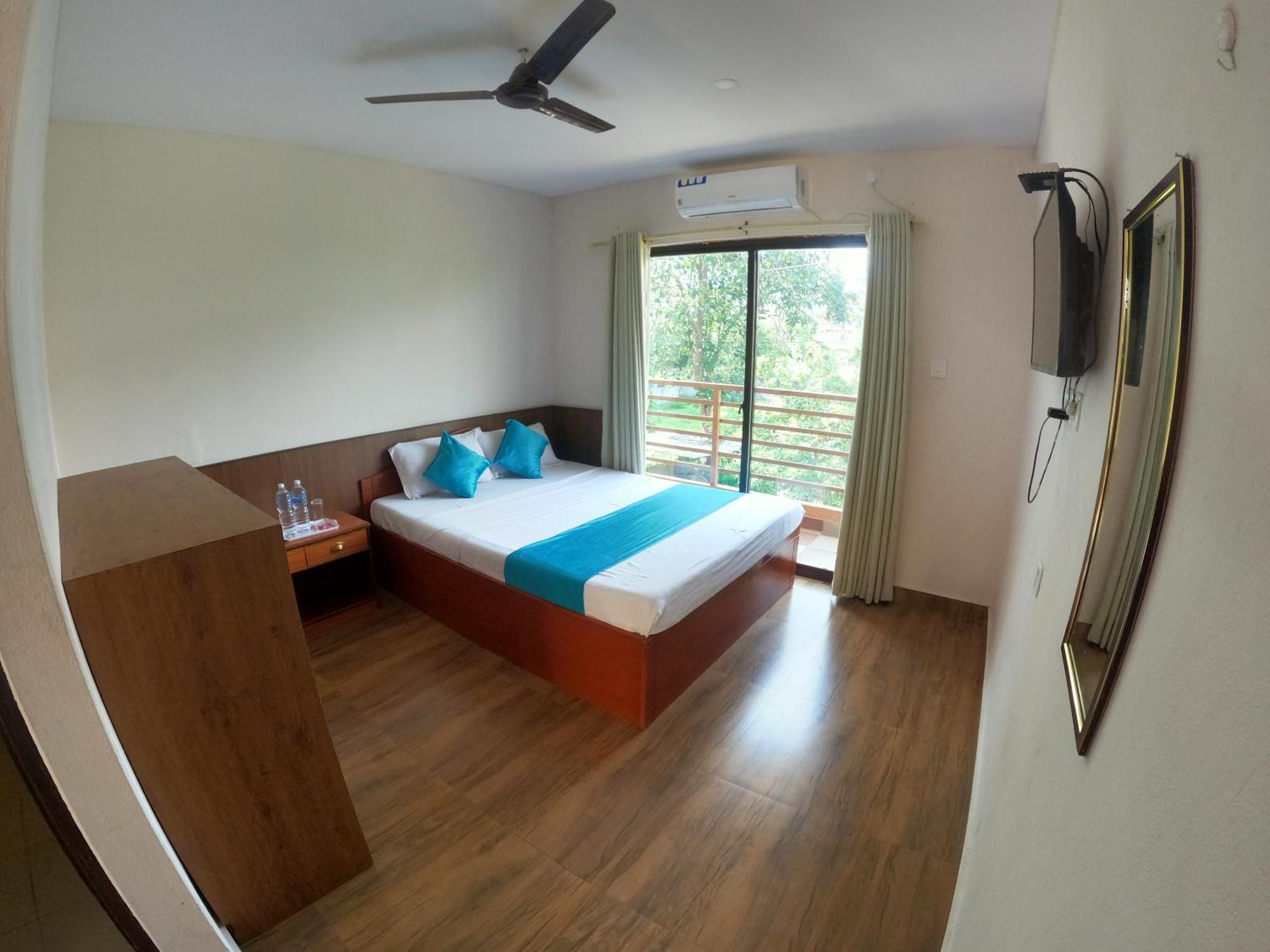 Hotel Dolly Pokhara Esterno foto
