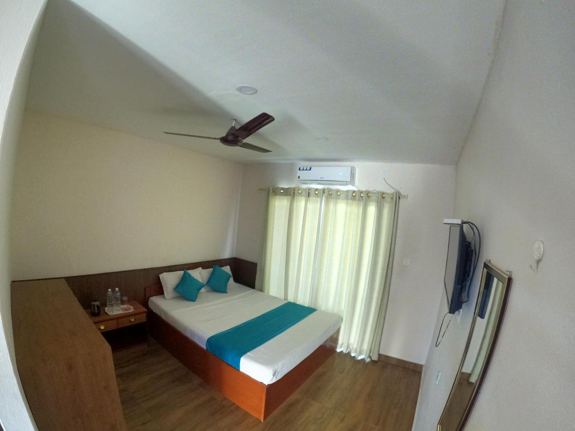 Hotel Dolly Pokhara Esterno foto