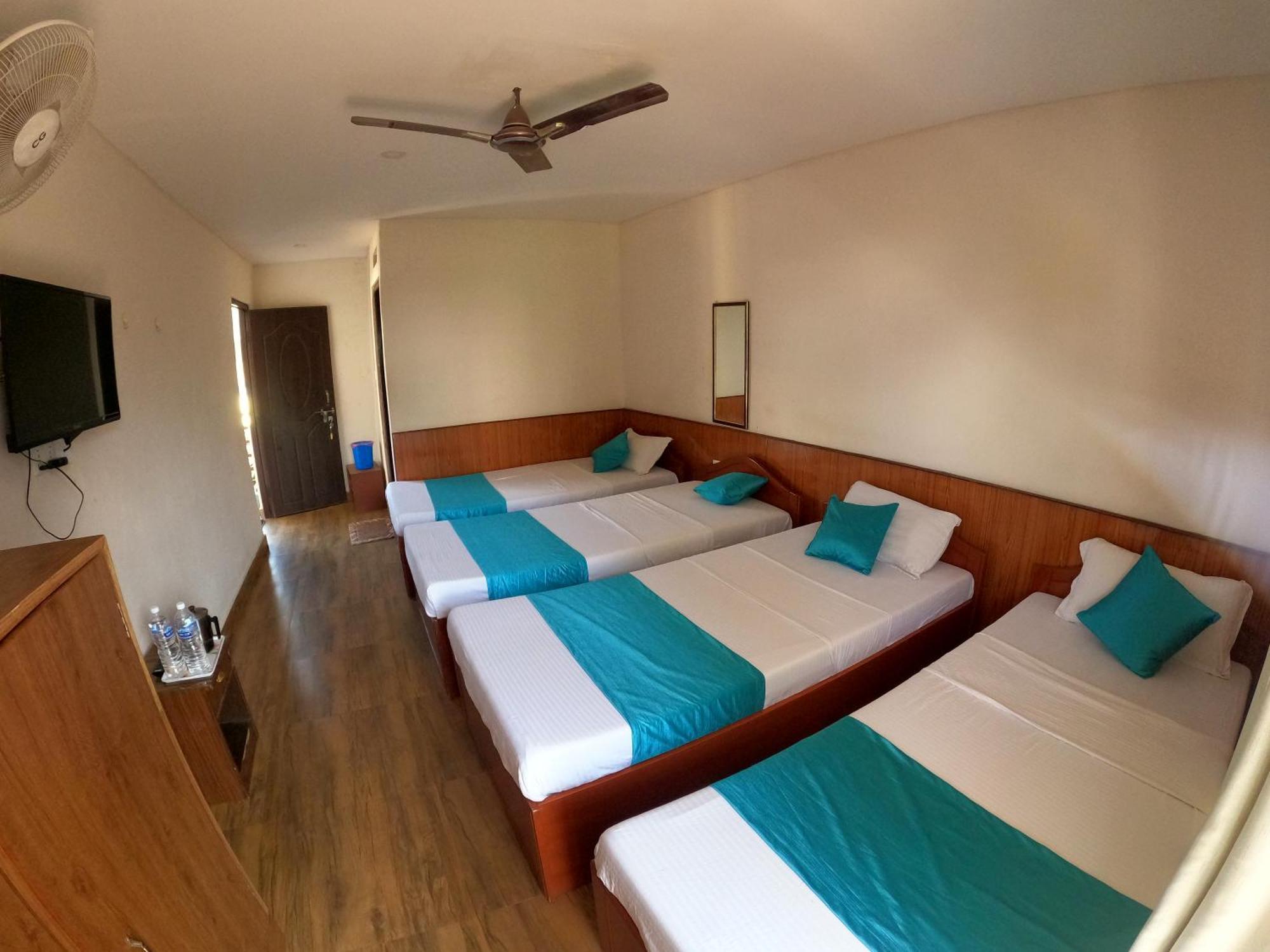 Hotel Dolly Pokhara Esterno foto