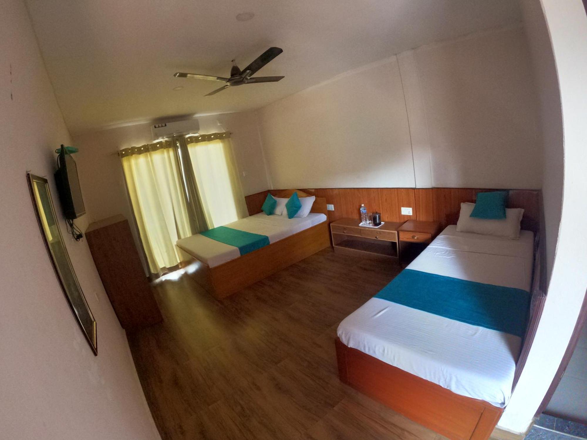 Hotel Dolly Pokhara Esterno foto