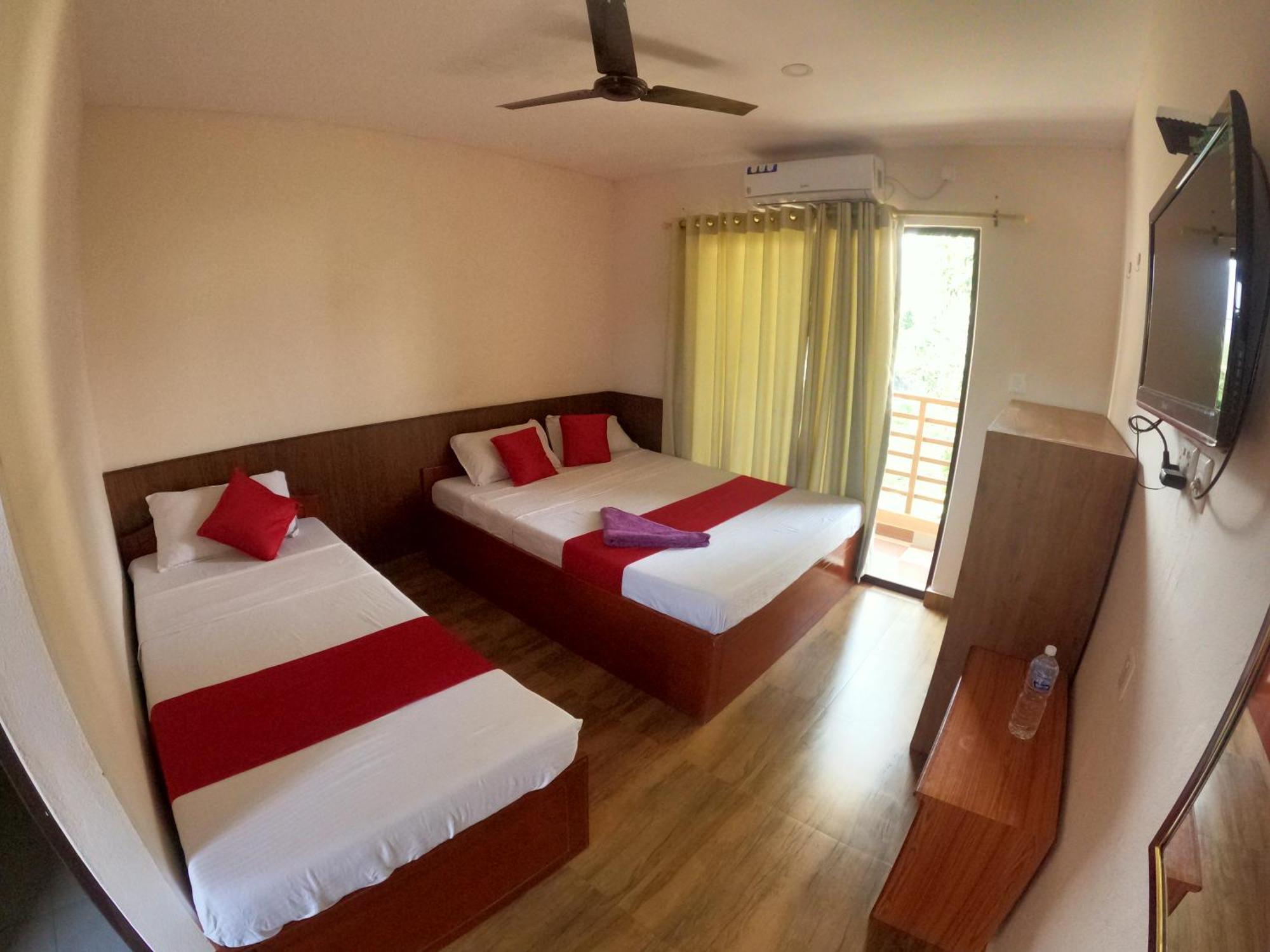 Hotel Dolly Pokhara Esterno foto
