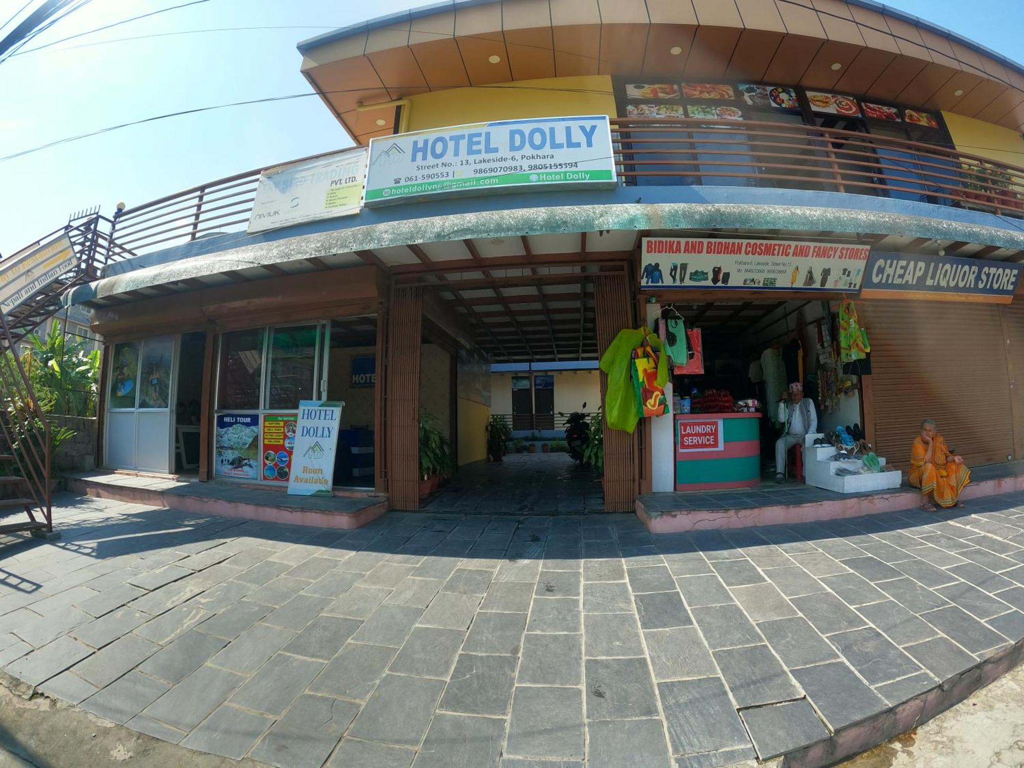 Hotel Dolly Pokhara Esterno foto